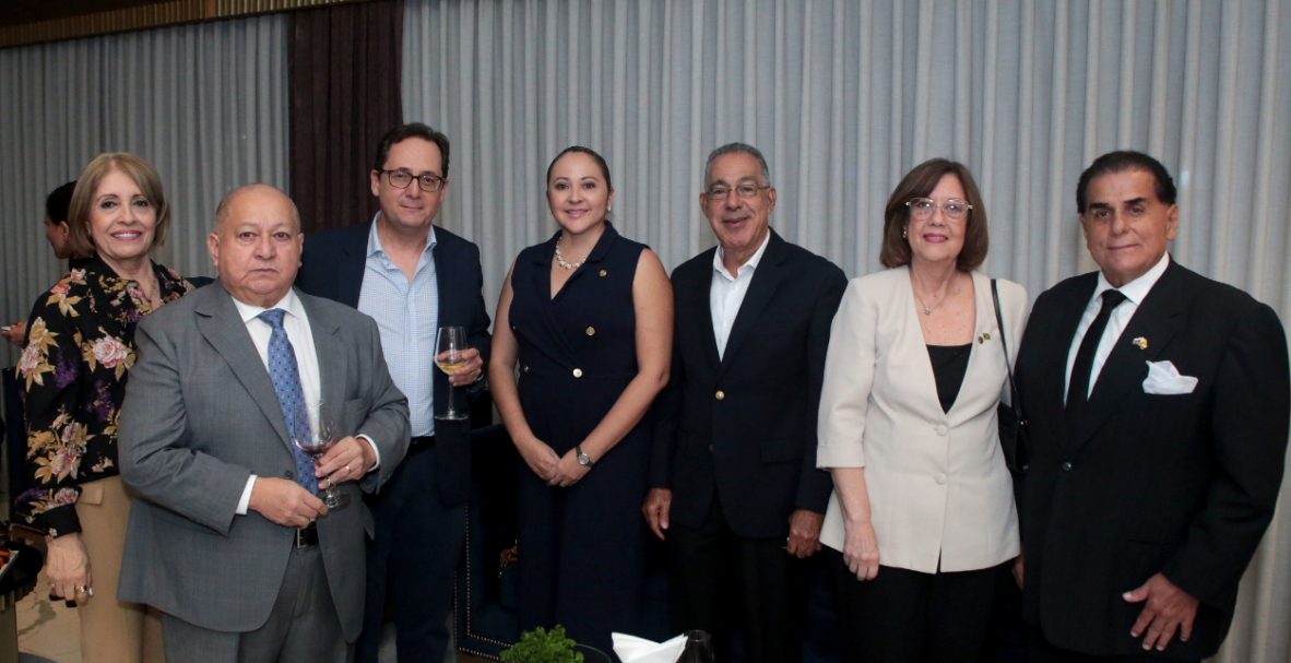 Sergio Abreu dicta charla en la UEES