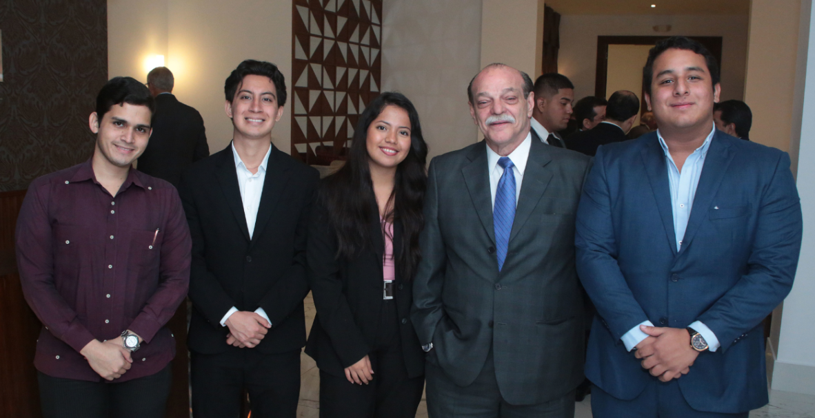 Sergio Abreu dicta charla en la UEES