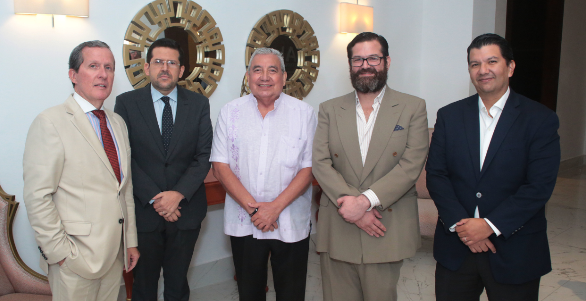 Sergio Abreu dicta charla en la UEES