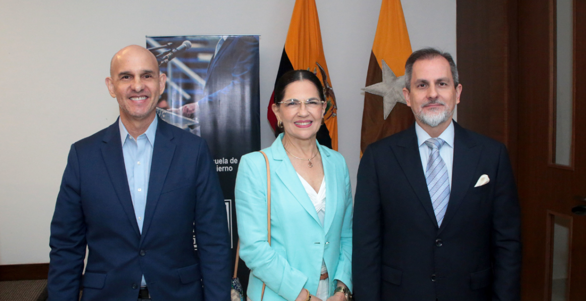 Sergio Abreu dicta charla en la UEES