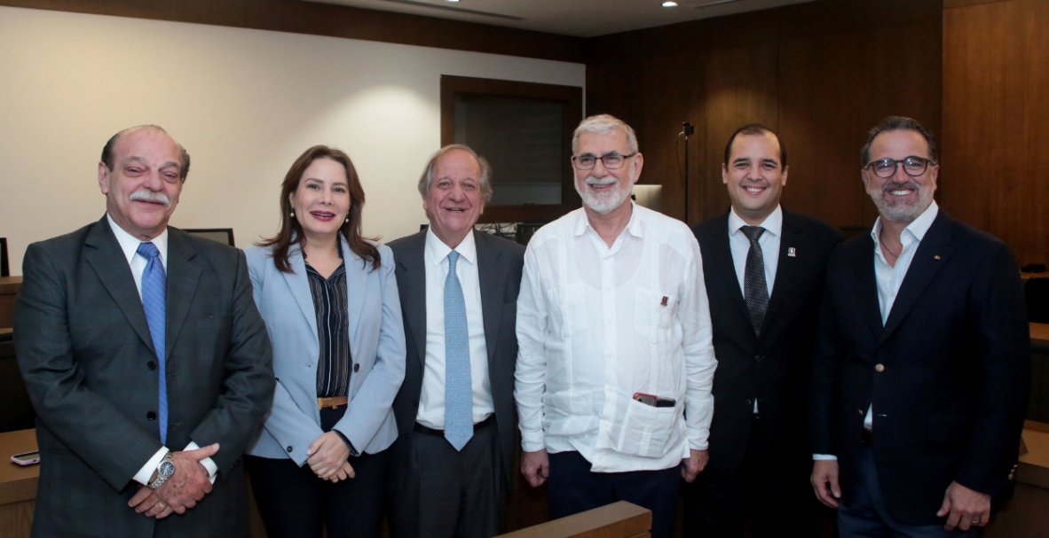 Sergio Abreu dicta charla en la UEES