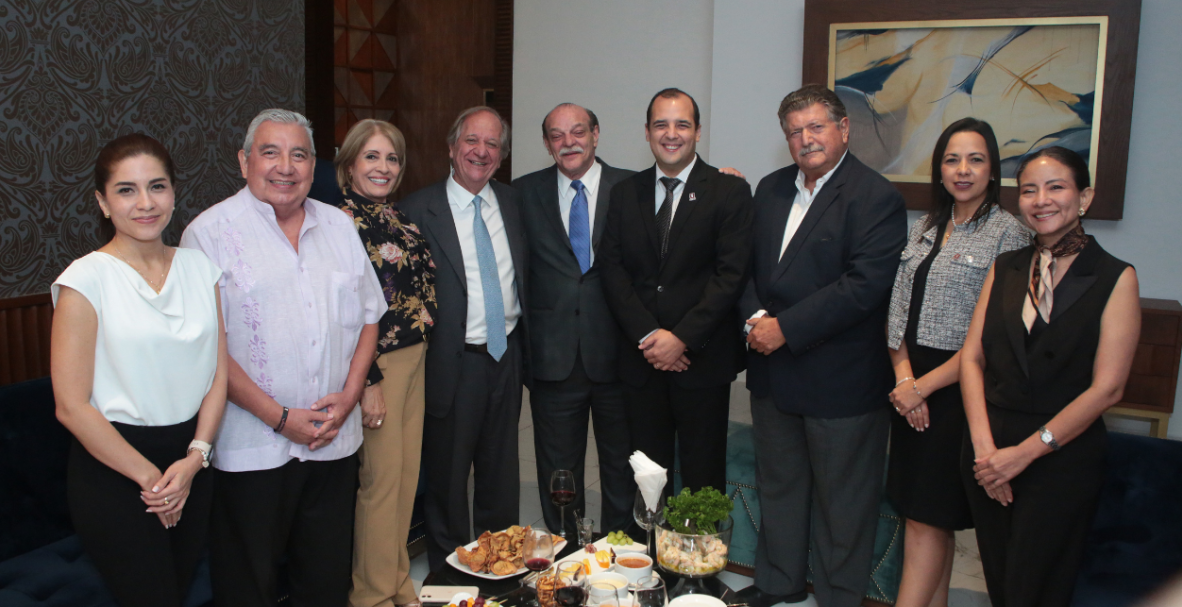 Sergio Abreu dicta charla en la UEES