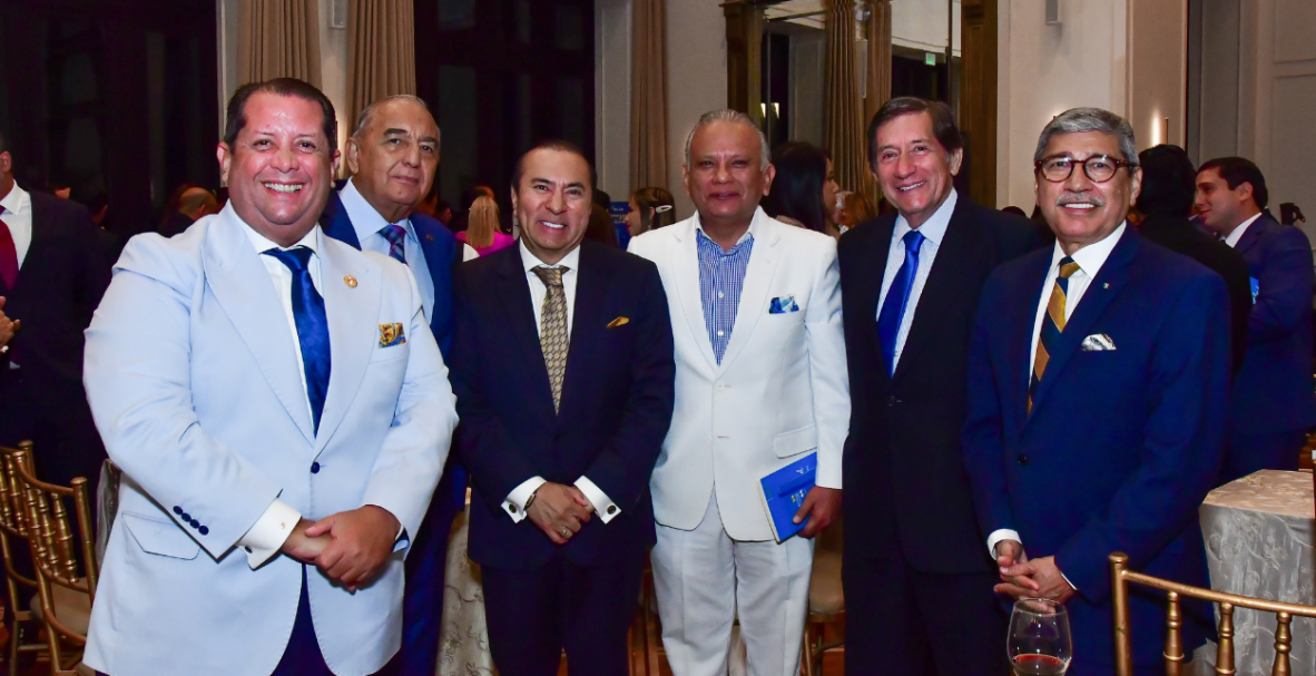 Lanzamiento del libro de Carlos Cueva González, fundador de Difare