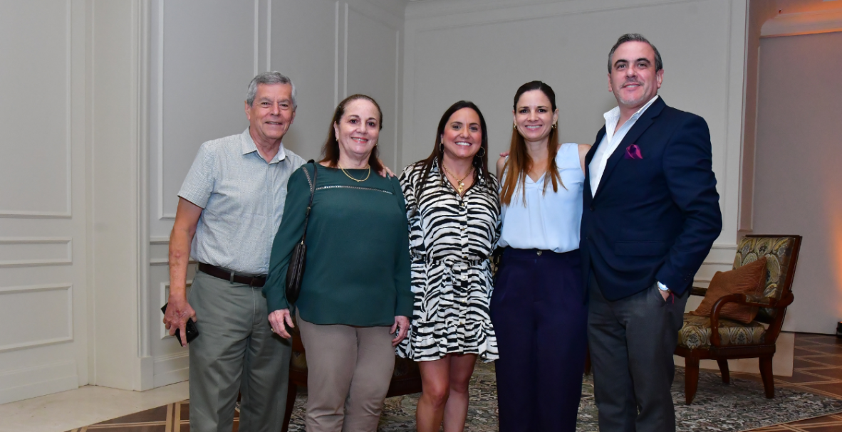 Lanzamiento del libro de Carlos Cueva González, fundador de Difare