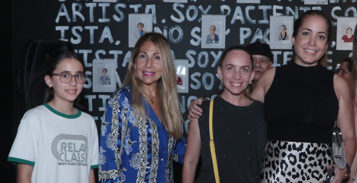 Exposición 'El jardín de los 16 artistas', organizado por la Junta de Beneficencia de Guayaquil en el Country Club