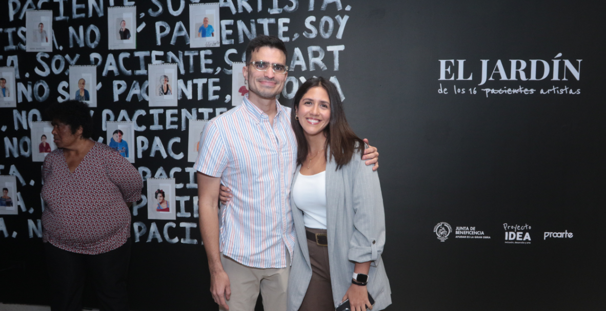 Exposición 'El jardín de los 16 artistas', organizado por la Junta de Beneficencia de Guayaquil en el Country Club