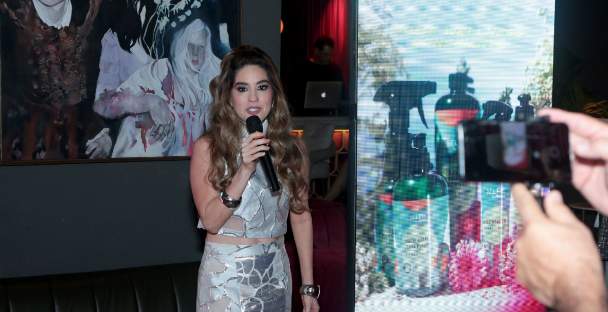 Nicole Holguín presentó su nueva línea de productos Selfie by Nikka.