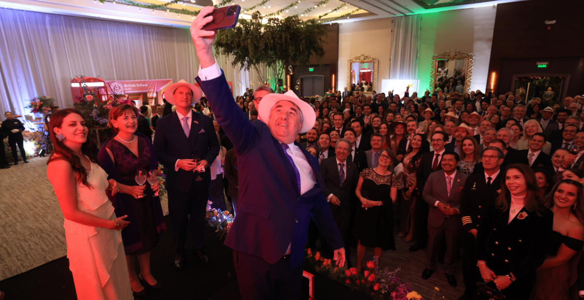 Embajada de Gran Bretaña en Quito celebra cumpleaños del Rey Carlos III