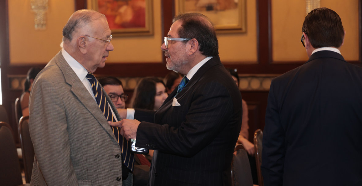 Conferencia ' Arbitraje y psicología', dictada por Alfredo Bullard y organizada por el Bankers Club