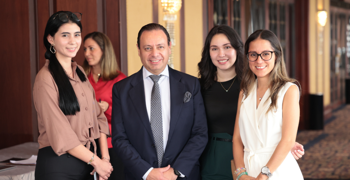 Conferencia ' Arbitraje y psicología', dictada por Alfredo Bullard y organizada por el Bankers Club