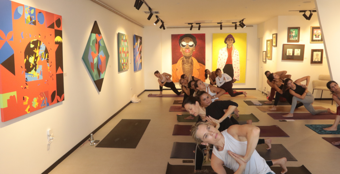 Yoga y arte en Piece of Cake