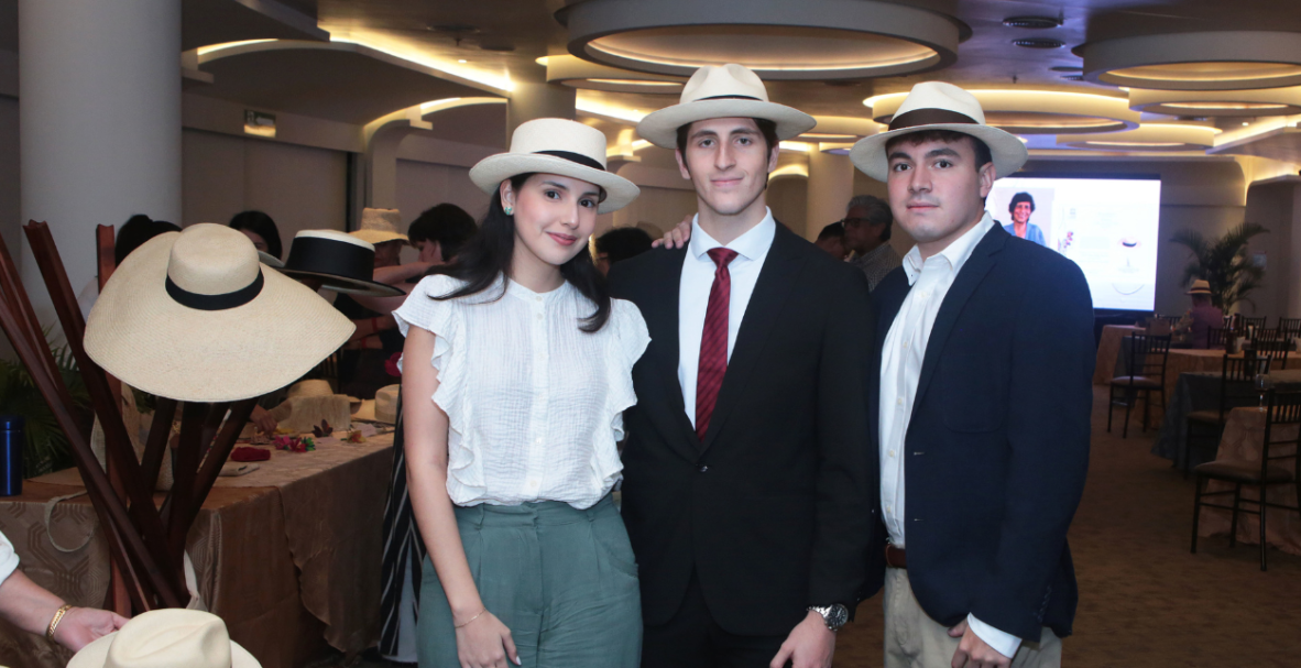 Charla sobre la paja toquilla en el Anexo del Tenis Club, en Samborondón