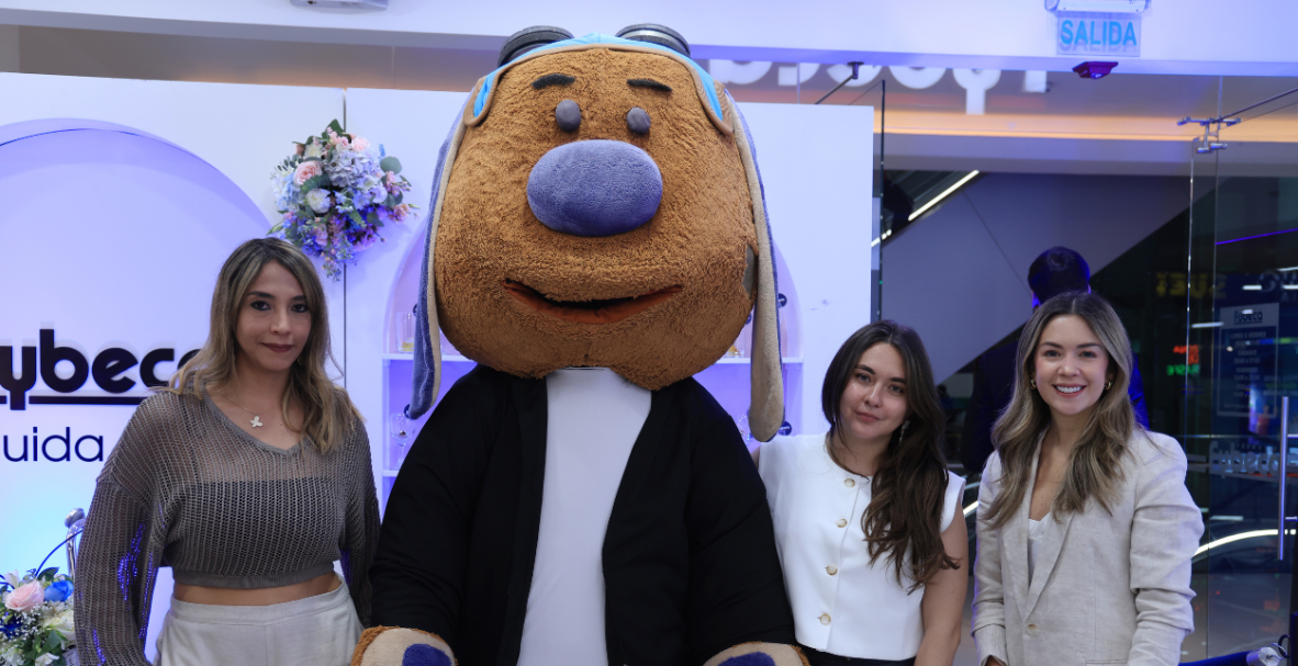 Candidatas a Miss Ecuador 2025 visitan Fybeca del Portal (Quito)