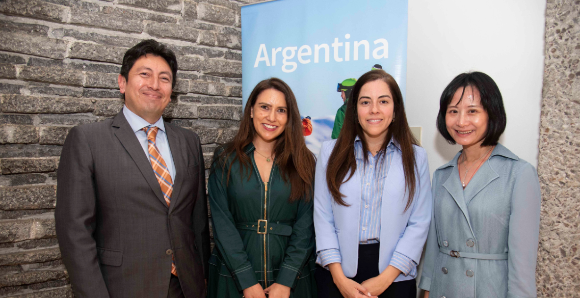 n la residencia oficial, la Embajada de Argentina conmemoró el 209.º aniversario de la Declaración de Independencia de la República Argentina.