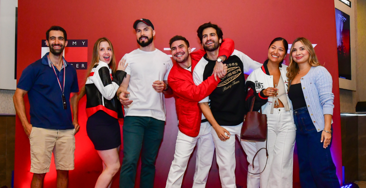 Preestreno de F1 The Movie, en Multicines Mall del Sol, auspiciado por Tommy Hilfiger.