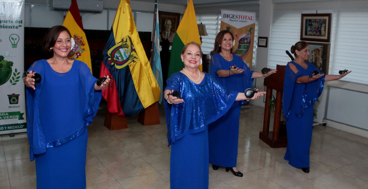 Patty Salcedo y su coro de castañuelas se presentó en Guayaquil