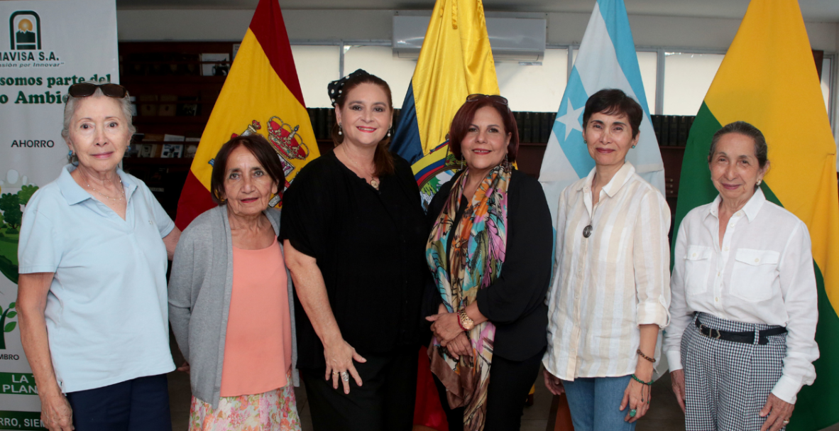 Patty Salcedo y su coro de castañuelas se presentó en Guayaquil