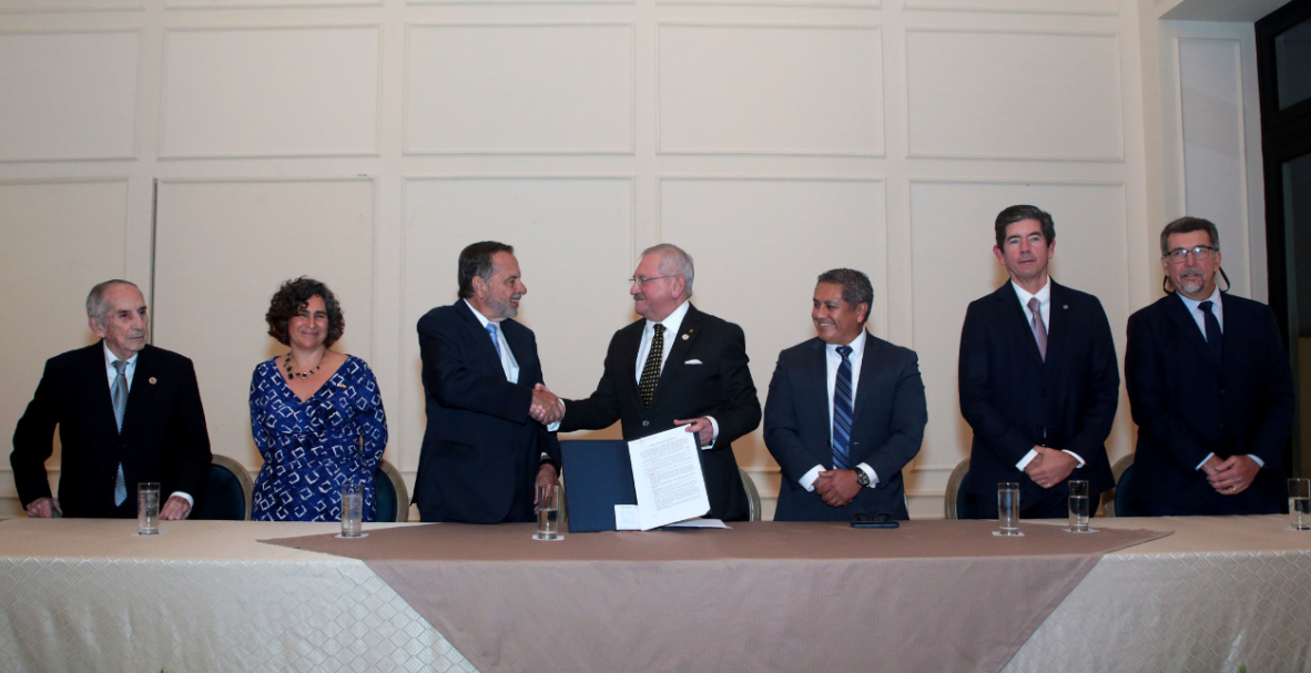 Solca y Mayo Clinic firman convenio
