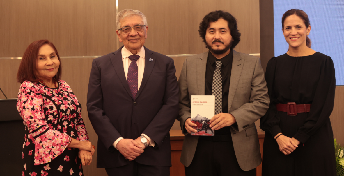 Lanzamiento del libro Pais Borrado, de Ernesto Carrión