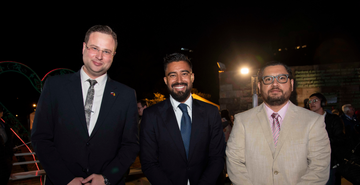 Con un evento solemne, la Embajada de Rusia en Ecuador y la Fundación Cultural Cornejo Luis Enrique develaron el memorial Diálogo de Culturas, en Quito