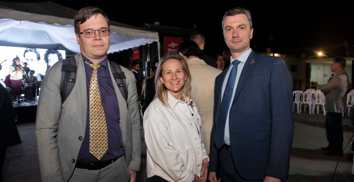 Con un evento solemne, la Embajada de Rusia en Ecuador y la Fundación Cultural Cornejo Luis Enrique develaron el memorial Diálogo de Culturas, en Quito