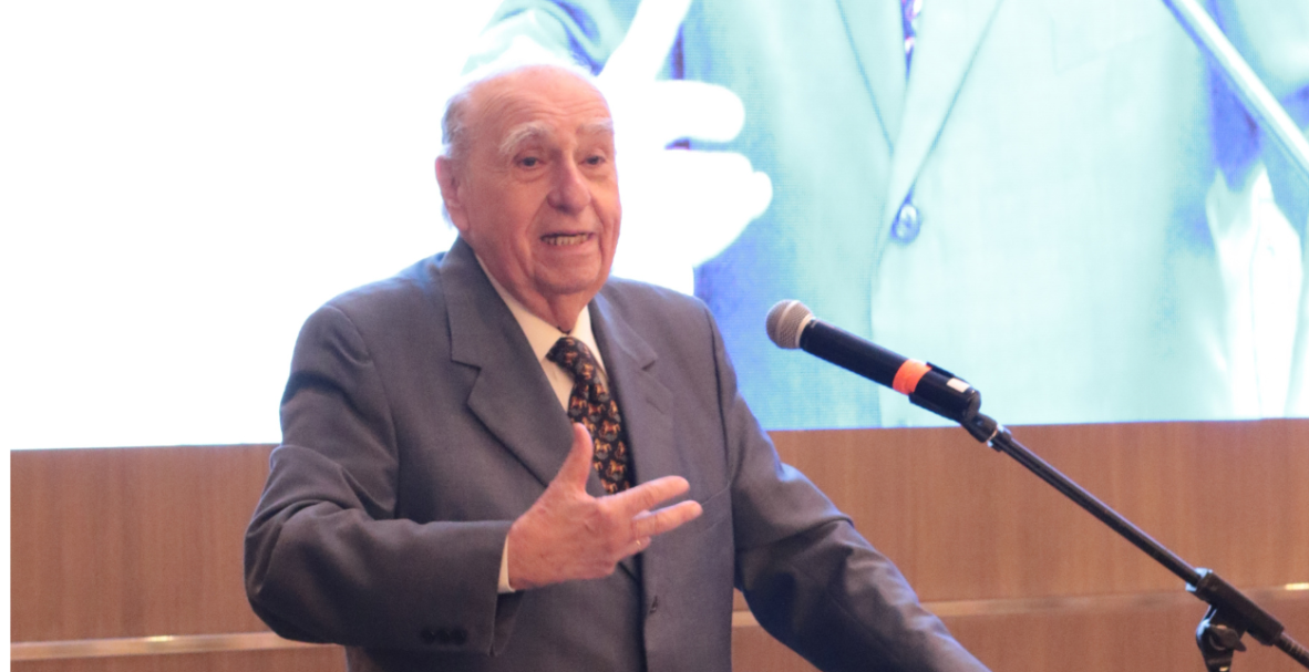 Julio María Sanguinetti, expresidente de Uruguay en la UEES