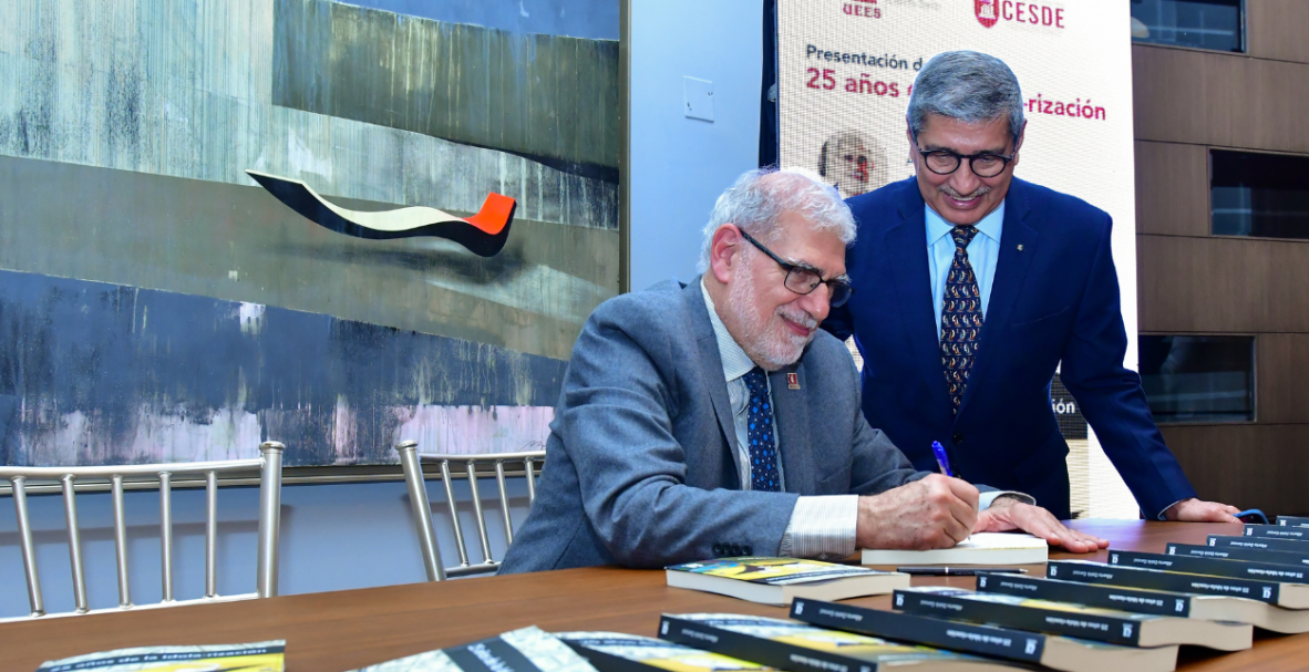 Lanzamiento libro 25 años de la Idola-rización (Alberto Dahik)