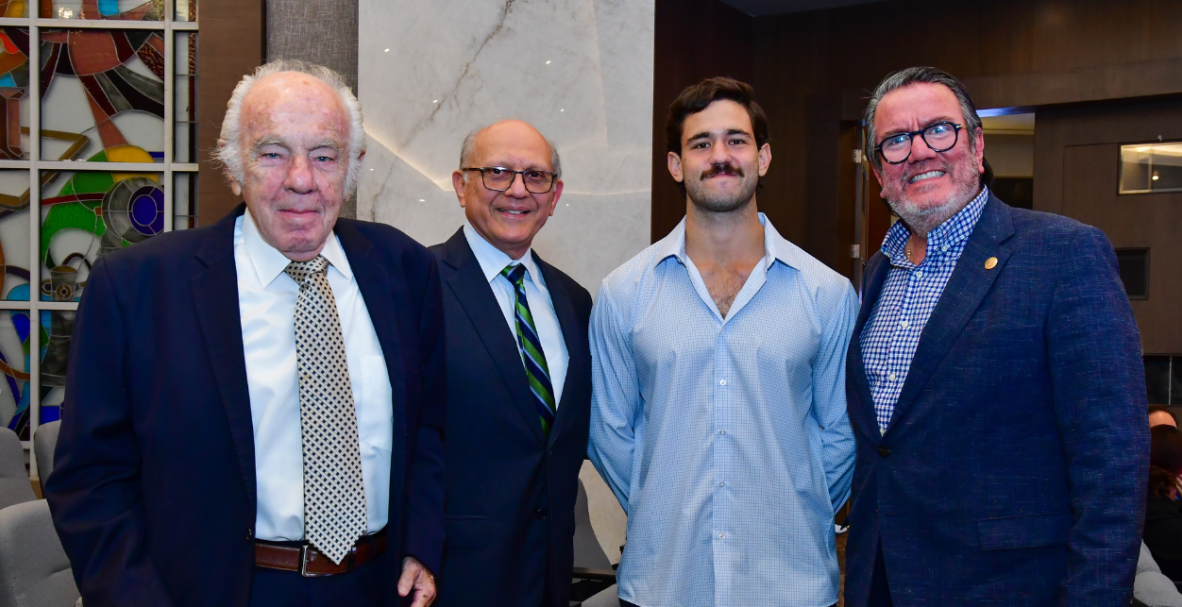 Lanzamiento libro 25 años de la Idola-rización (Alberto Dahik)