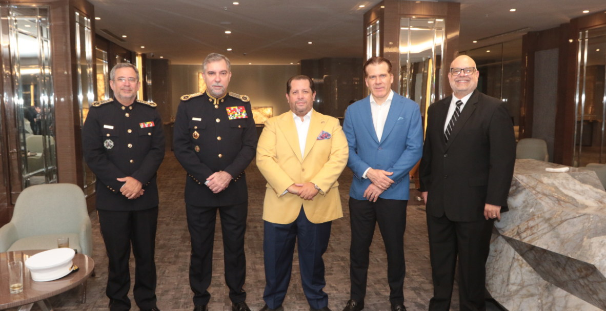 Ecuador y la visión de sus líderes, organizado por Cofradía de La Perla