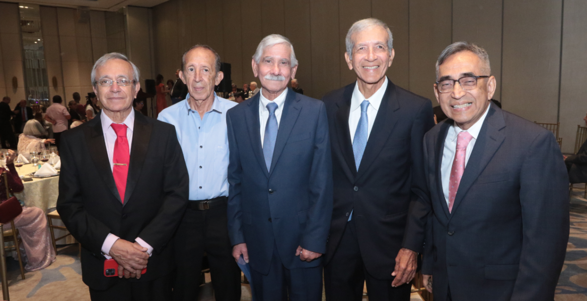 Reencuentro médicos U. de Guayaquil. 50 años