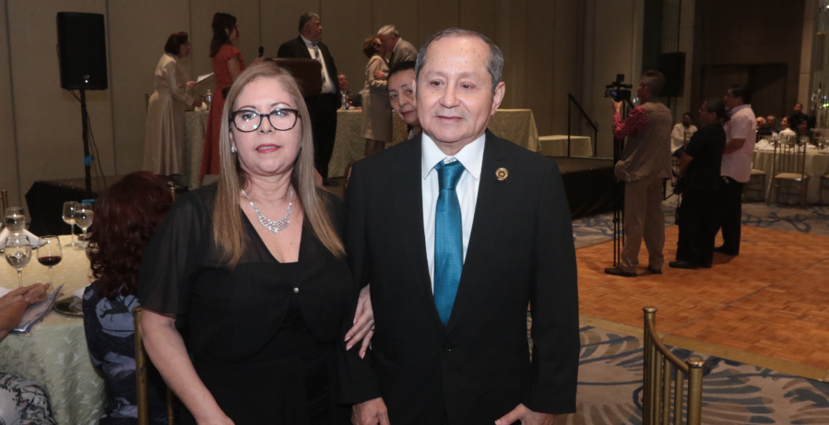 Reencuentro médicos U. de Guayaquil. 50 años