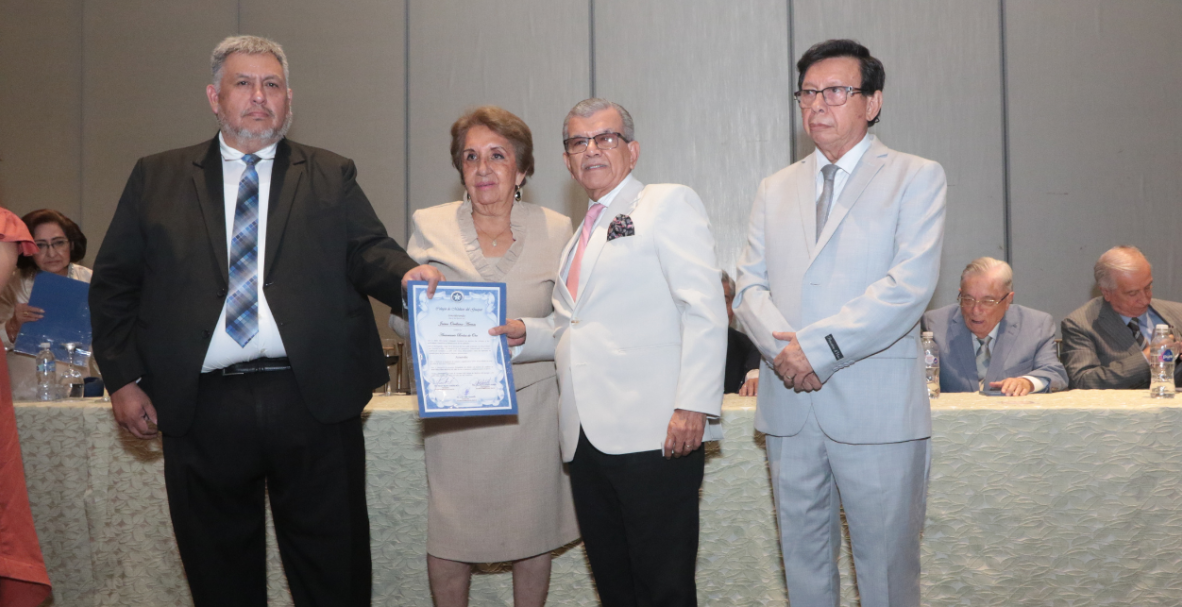 Reencuentro médicos U. de Guayaquil. 50 años