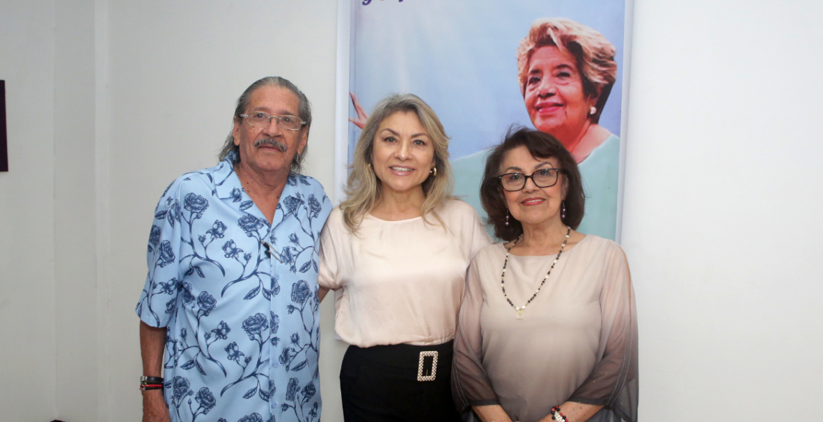 Myrna Jurado de Cobo lanza su libro 
