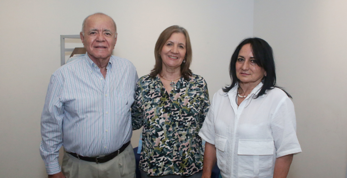 Myrna Jurado de Cobo lanza su libro 