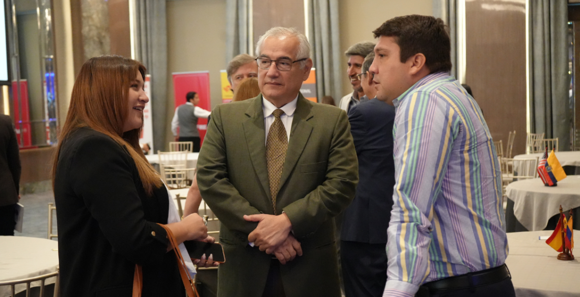 Conversatorio en la UEES. Ecuador 2026: Desafíos y oportunidades económicas y tributarias para mejores decisiones en un año clave.