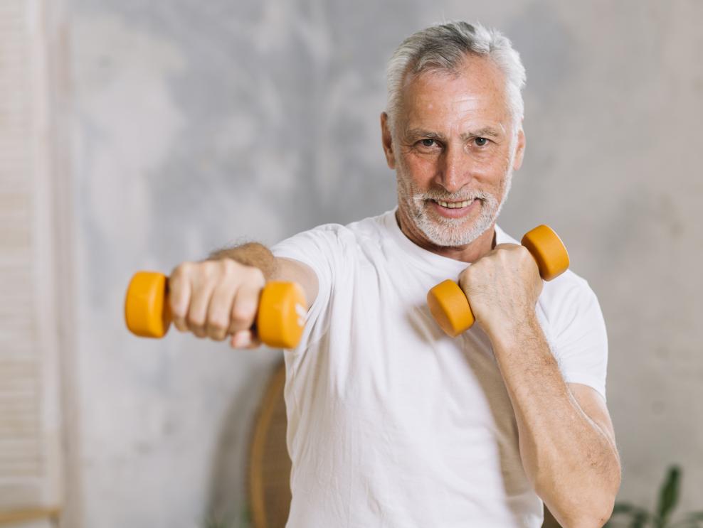 Entrenamiento con pesas: claves para mantenerte fuerte después de los 60 años