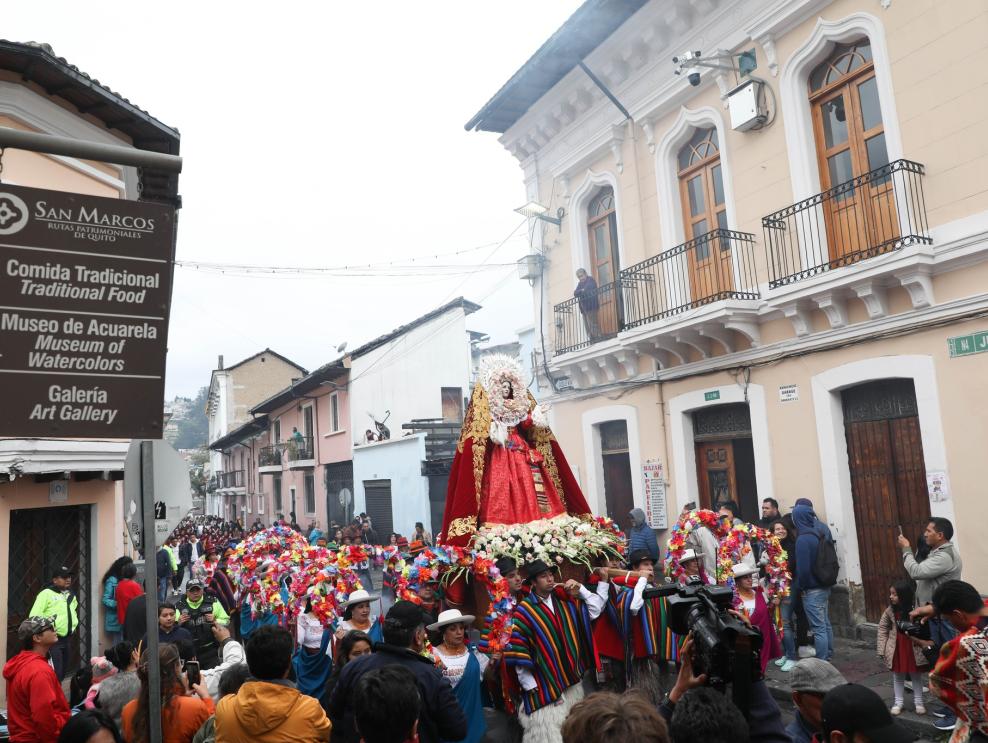 Quito revive silenciosa tradición de la Soledad de María