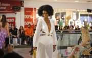 Nayelhi González fue aplaudida por su presentación con un precioso outfit blanco que permite ver su estilizada figura.