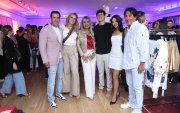 José Javier Guarderas, Clare Bonnard, Karina Bonnard, Josué Bonnard, Tanya Crow y Roberto Ramos.