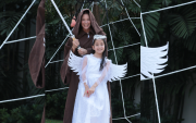 Diana junto a su mamá, Diana Acosta-Feldman.