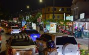 Locales. Los cangrejales de Sauces 6 son los negocios más destacados sobre esta vía. Desde hace años han dinamizado el comercio nocturno en este sector.