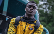 Álex Rangel, defensa central de Barcelona SC, destacado por su solidez defensiva y su presencia en la selección sub-23 de Ecuador.