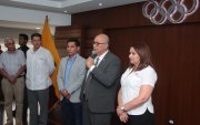 Jorge Delgado, junto a sus vicepresidentes Jefferson Pérez y Lorena Arroyo.