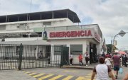 Exteriores del área de Emergencia del hospital Teodoro Maldonado Carbo, en Guayaquil.