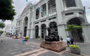 Ambiente en las afueras del Municipio de Guayaquil.