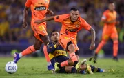 Matías Lugo tuvo problemas para contener el mediocampo del Barcelona ante Boca Juniors.