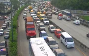 Avenida del Bombero colapsa por cierre de carril y sancionan a contratista.
