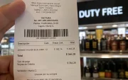 Una foto creada por la IA sobre el registro que queda sobre la compra en duty free, que Aduana de Ecuador investigó.