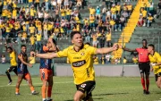 Sergio Núñez selló la victoria de Barcelona sobre Insutec.