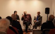 Durante el lanzamiento de la obra, realizado en la galería Punto Rojo, el autor conversó con Andrea Naranjo, de USFQ Press, y el escritor Efraín Villacís.